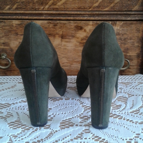 *HOST PICK!!! Cole Haan green suede feel heels - Picture 4 of 8